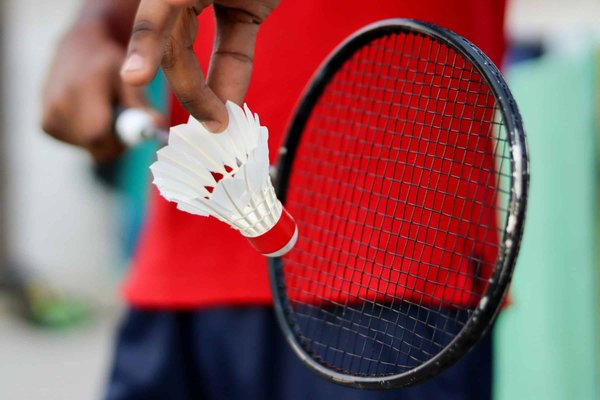 Quelle est la meilleure façon de prévenir les tendinites chez les joueurs de badminton?