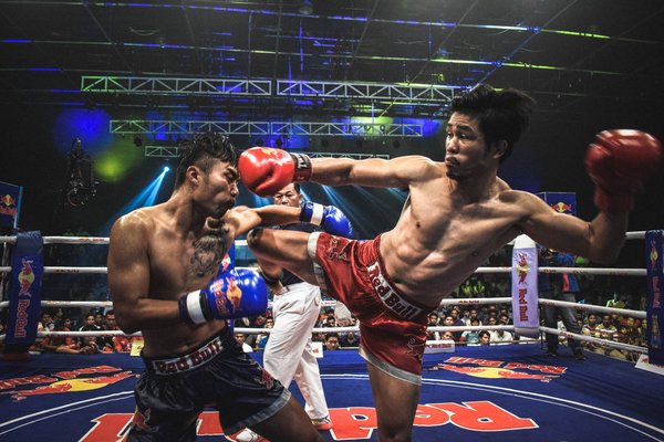 Comment les techniques de respiration en Yoga peuvent-elles améliorer la puissance des frappes en Boxe Thaï?