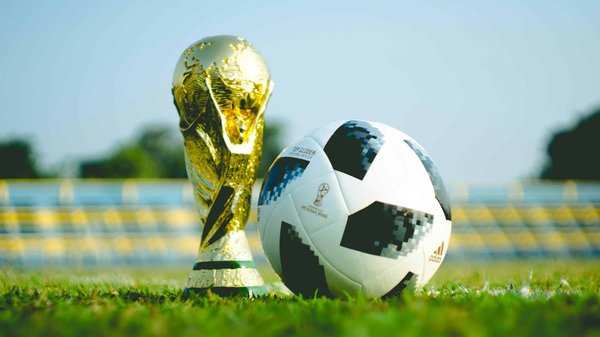Quels sont les impacts des voyages internationaux sur la performance des équipes de football en Coupe du Monde?