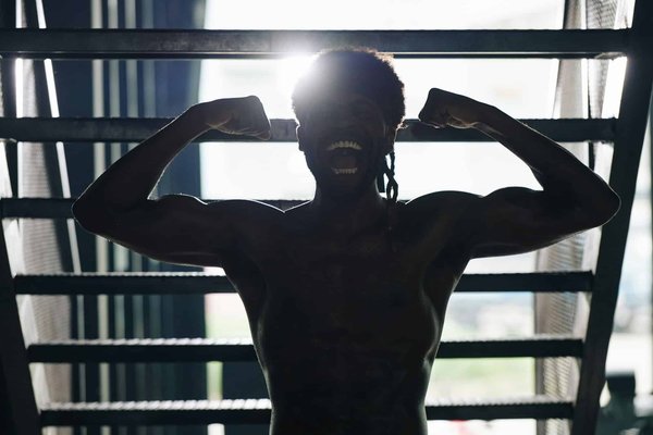 Quels exercices de musculation sont recommandés pour les joueurs de softball cherchant à augmenter la puissance de leur lancer?