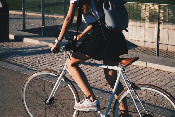 Quels sont les avantages des vélos avec changement de vitesse automatique pour les cyclistes urbains?