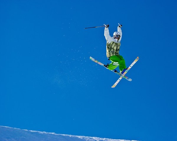 Ski moins cher : 5 astuces pour économiser en montagne